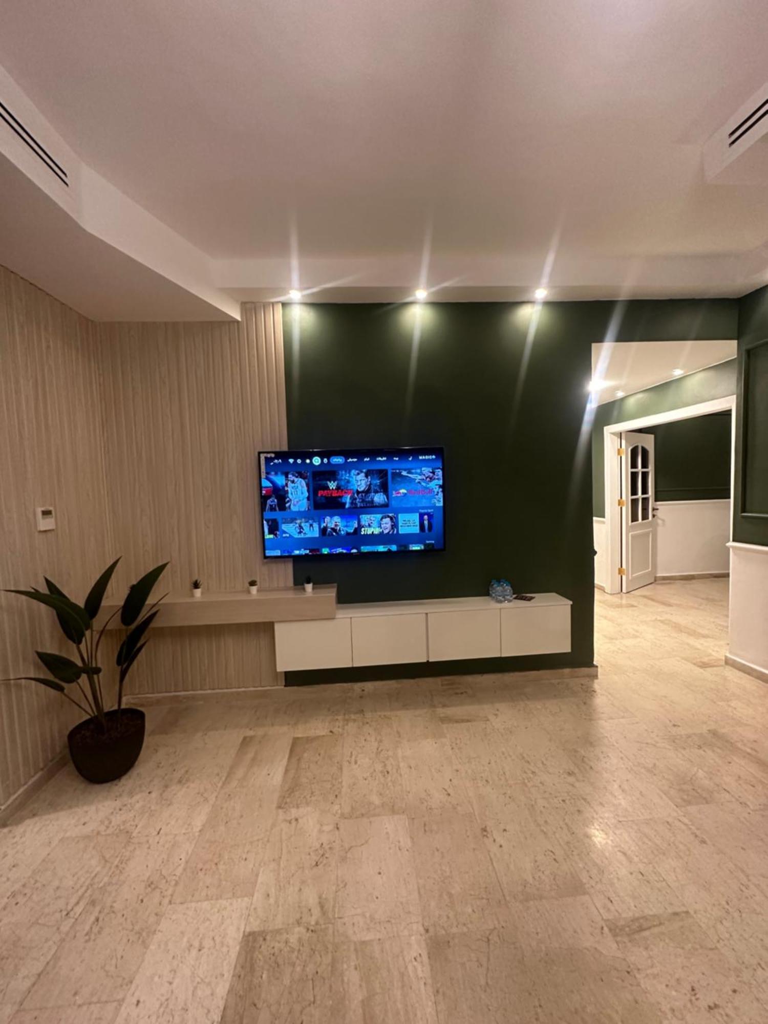 شقة Bedroom Of 200 Square Meters With An Outdoor Terrace عمان