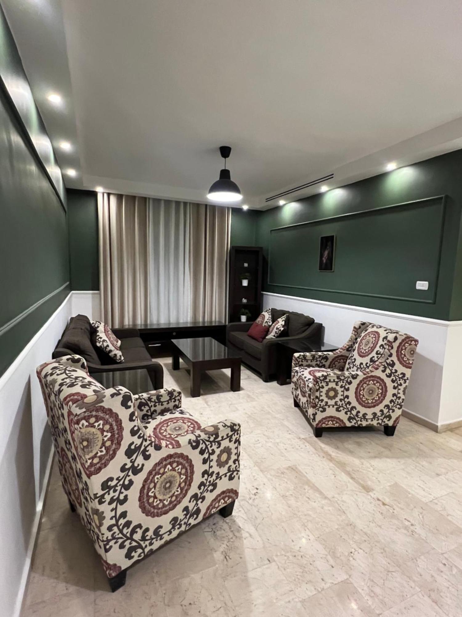 Apartment Bedroom Of 200 Square Meters With An Outdoor Terrace Amman